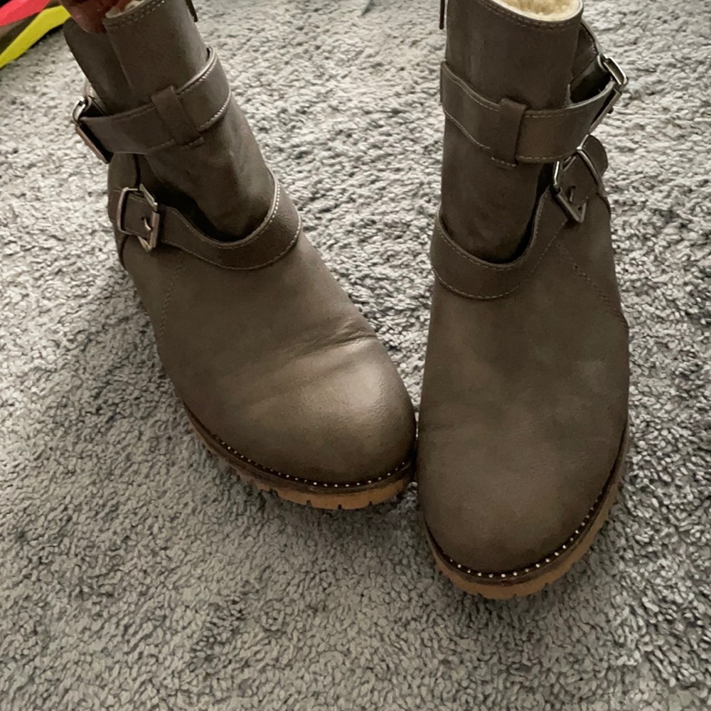 Only worn twice good for the winter